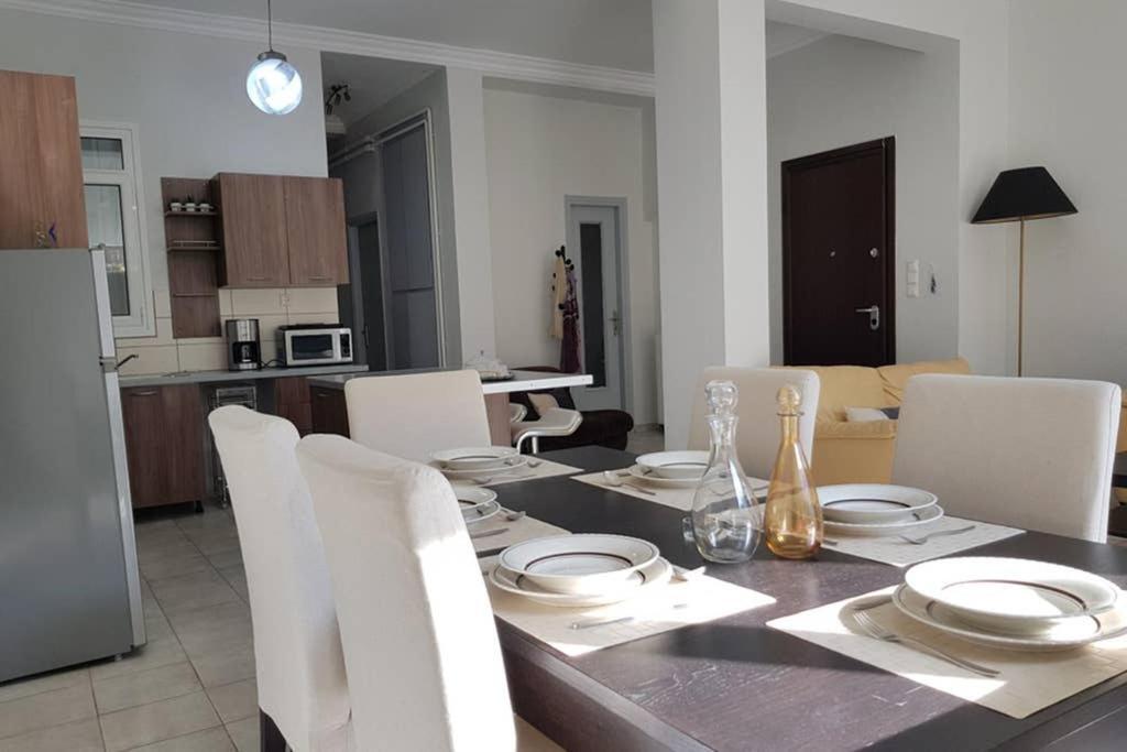 A Great Stay At A Comfortable Large Apartment Athen Eksteriør billede